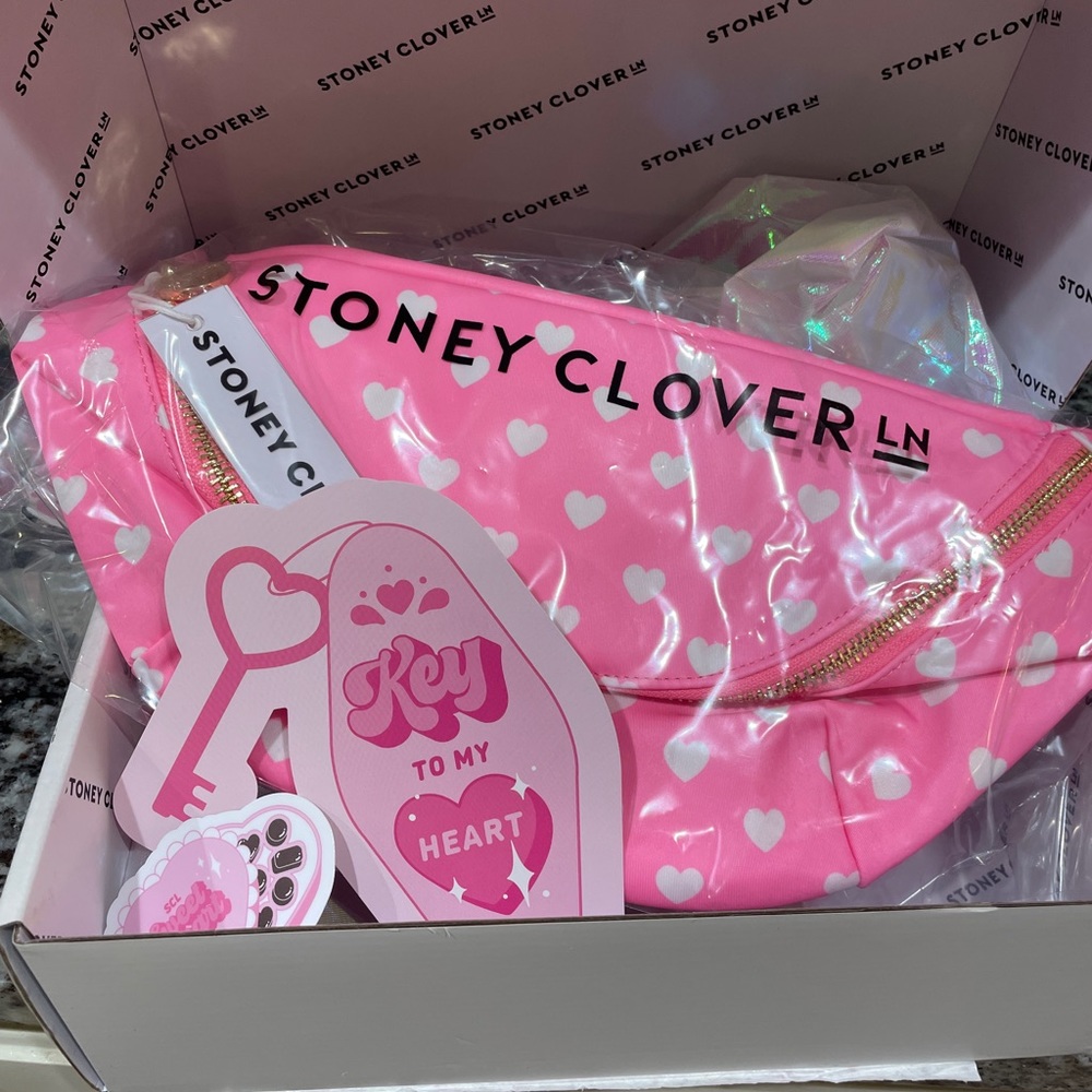 New Stoney clover Valentine jumbo Fanny 💕